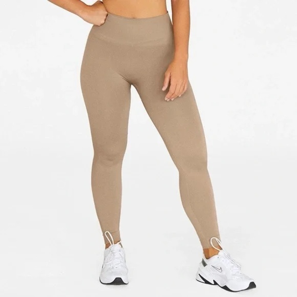 NWT Set Active Sculptflex leggings in sand